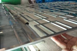 鏤空雕刻鋁單板:個(gè)性化金屬藝術(shù)引領(lǐng)空間裝飾新風(fēng)尚